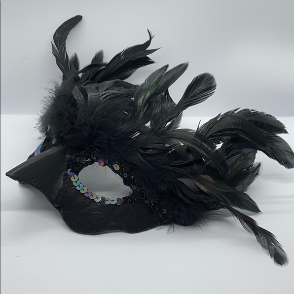 Masquerade Feather Eye Mask - Picture 2 of 5